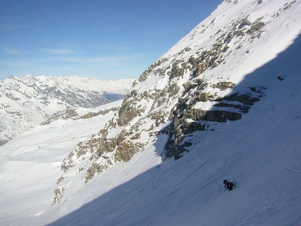 #3 Onlaisse les skis : Et on poursuit vers le col, premier objectif. Onlaisse les skis : Et on poursuit vers le col, premier objectif.
