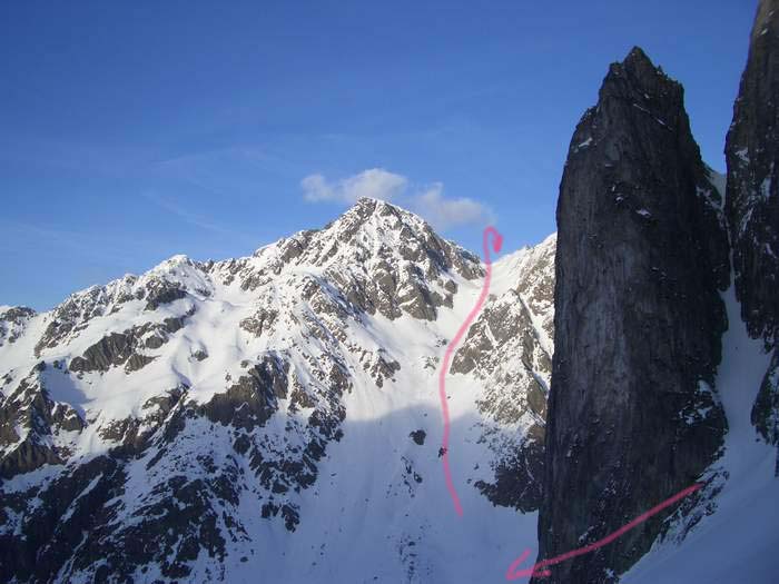 #14 L L'A Pic Badon : On finit la journée en passant au pied de l'A Pic Badon avant de rejoindre le refuge de la Combe Madame. L'itinéraire de demain (remontée de la Plagne Vaumard est bien visible).