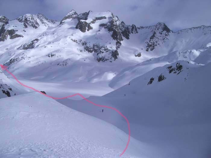 #12 Face NE du Col de la Vache : Une agréable combe nous amène du Col de la Vache au Lac du Cos. Face NE du Col de la Vache : Une agréable combe nous amène du Col de la Vache au Lac du Cos.