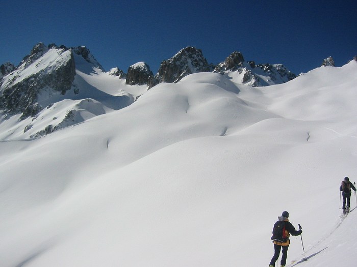 #4 vers le grand pic : Juste derrière le col des Aiguillons, traversée vers le Grand pic. vers le grand pic : Juste derrière le col des Aiguillons, traversée vers le Grand pic.