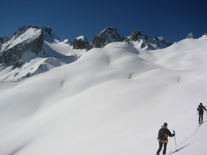 vers le grand pic : Juste derrière le col des Aiguillons, traversée vers le Grand pic.