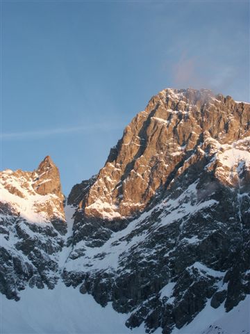 #1 Col du Glacier noir : Premières lueurs sur la barre des Ecrins. Col du Glacier noir : Premières lueurs sur la barre des Ecrins.