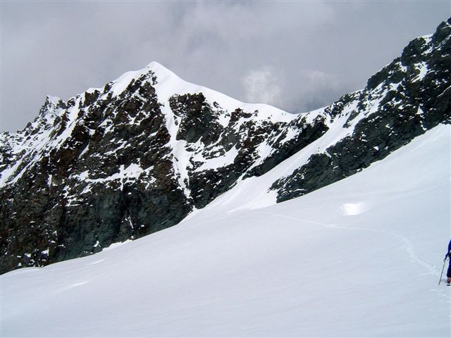 Col des roches : Vue depuis le glacier du Geay avec l'itinéraire de descente au plus bas du col