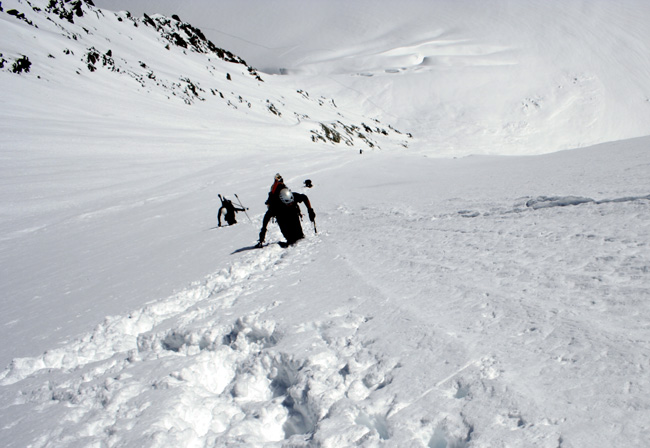 #4 Couloir NE des Cristaux : A mi pente. Couloir NE des Cristaux : A mi pente.