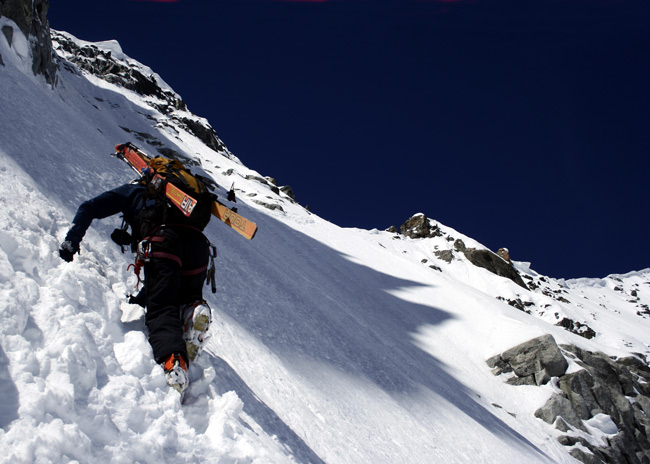 #5 Couloir NE des Cristaux : Avant la traversée vers le col. Couloir NE des Cristaux : Avant la traversée vers le col.