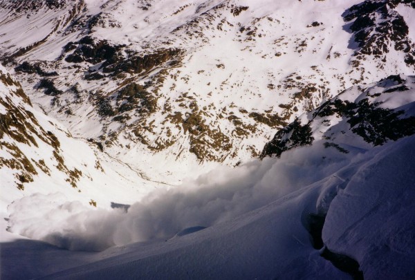 #1 avalanche - il y a 3 ans... : comme on a pas de photos de samedi, je ressors celle d avalanche - il y a 3 ans... : comme on a pas de photos de samedi, je ressors celle d'il y a 3 ans pour illustrer "l'ambiance" avalanche qui déboule quand on est à la rimaye... ;-))