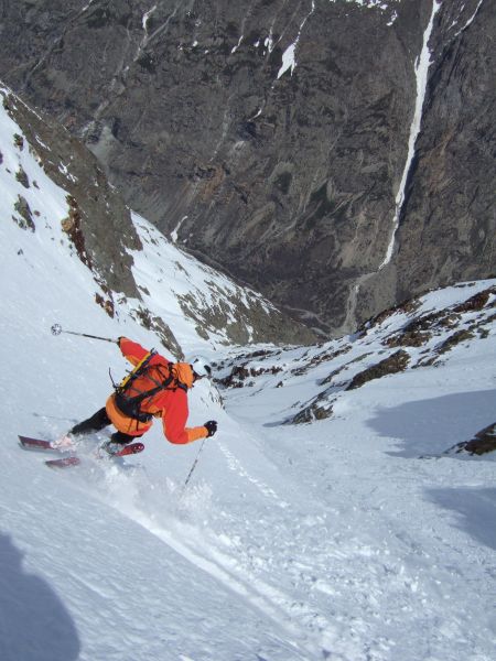 #1 Début du couloir avec vu plongeante sur la vallée. Début du couloir avec vu plongeante sur la vallée.