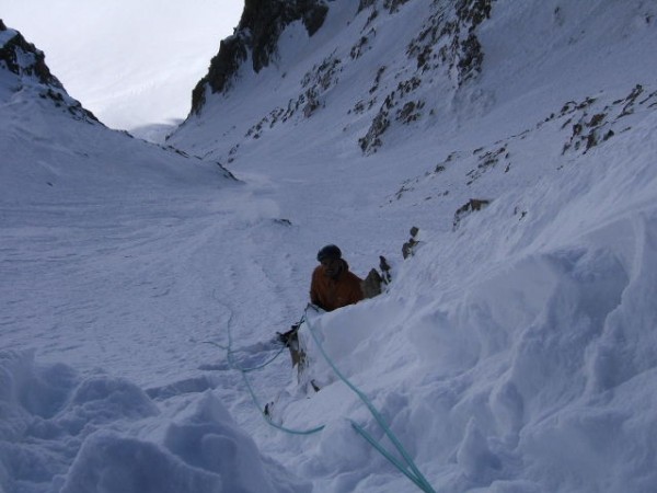 #1 le col : passage de la corniche ou une corde peut etre utile. au retour, le passage de celle ci sans la corde, me vaudrat un grand moment de solitude et un doute sur le plaisir ressenti en pentes raides. le col : passage de la corniche ou une corde peut etre utile. au retour, le passage de celle ci sans la corde, me vaudrat un grand moment de solitude et un doute sur le plaisir ressenti en pentes raides.