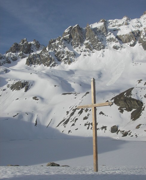 #1 Lac Ste Anne : Arrivée au Lac Ste Anne. Au fond à gauche, le col de la Petite Part. Lac Ste Anne : Arrivée au Lac Ste Anne. Au fond à gauche, le col de la Petite Part.