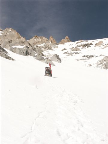 #1 Col du Diable : Manu dans la pente au dessus du cône. Col du Diable : Manu dans la pente au dessus du cône.