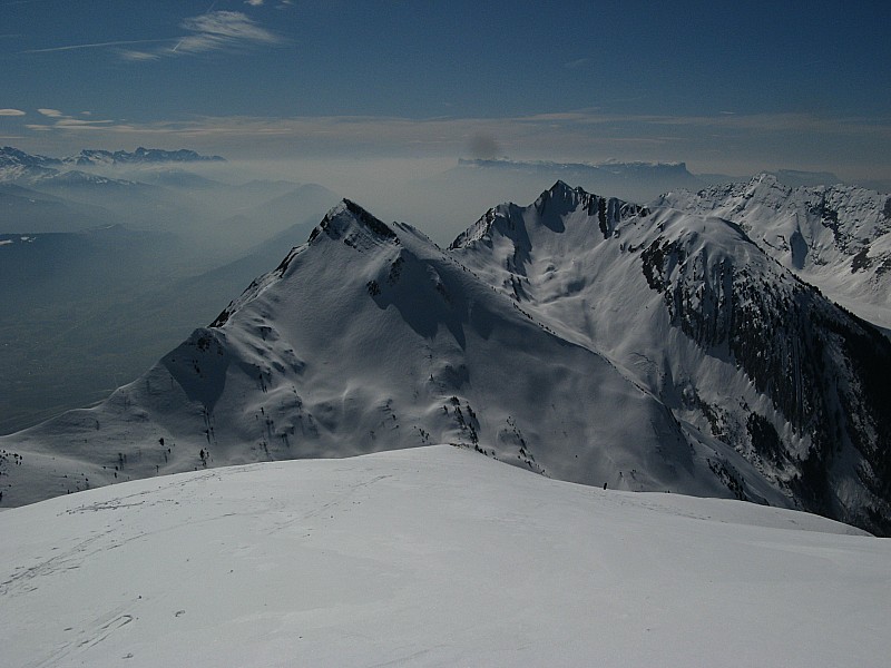 #9 Belle vue! : Belle vue sur le sommet de la Pointe des Arces 2076m à gauche, puis Pointe de Arlicots 2060m et enfin la Dent d Belle vue! : Belle vue sur le sommet de la Pointe des Arces 2076m à gauche, puis Pointe de Arlicots 2060m et enfin la Dent d'Arclusaz à droite 2041m