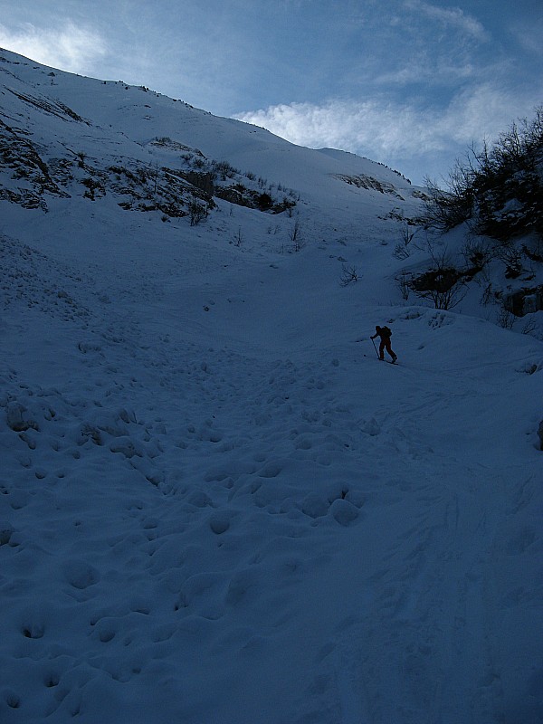 #2 Combe de la Lanche : Belle coulée d Combe de la Lanche : Belle coulée d'avalanche dans la combe de la Lanche à la cote 1348m, nous l'avons contournée par la droite