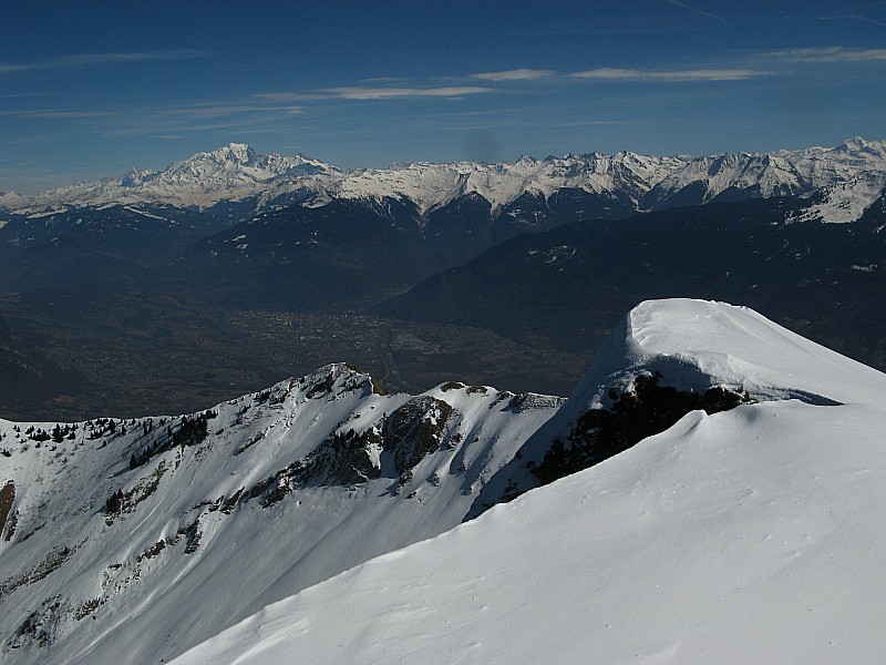 #7 Belle vue sur le Mt Blanc! : Belle vue sur le Mt Blanc depuis le sommet du Mt d Belle vue sur le Mt Blanc! : Belle vue sur le Mt Blanc depuis le sommet du Mt d'Armenaz 2158m: Albertville en contre bas, Le massif du Beaufortain à droite du Mt Blanc