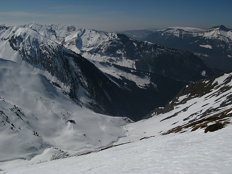 #11 Vue sur le bas du vallon : Belle combe de montée vue depuis le Mont d Vue sur le bas du vallon : Belle combe de montée vue depuis le Mont d'Armenaz