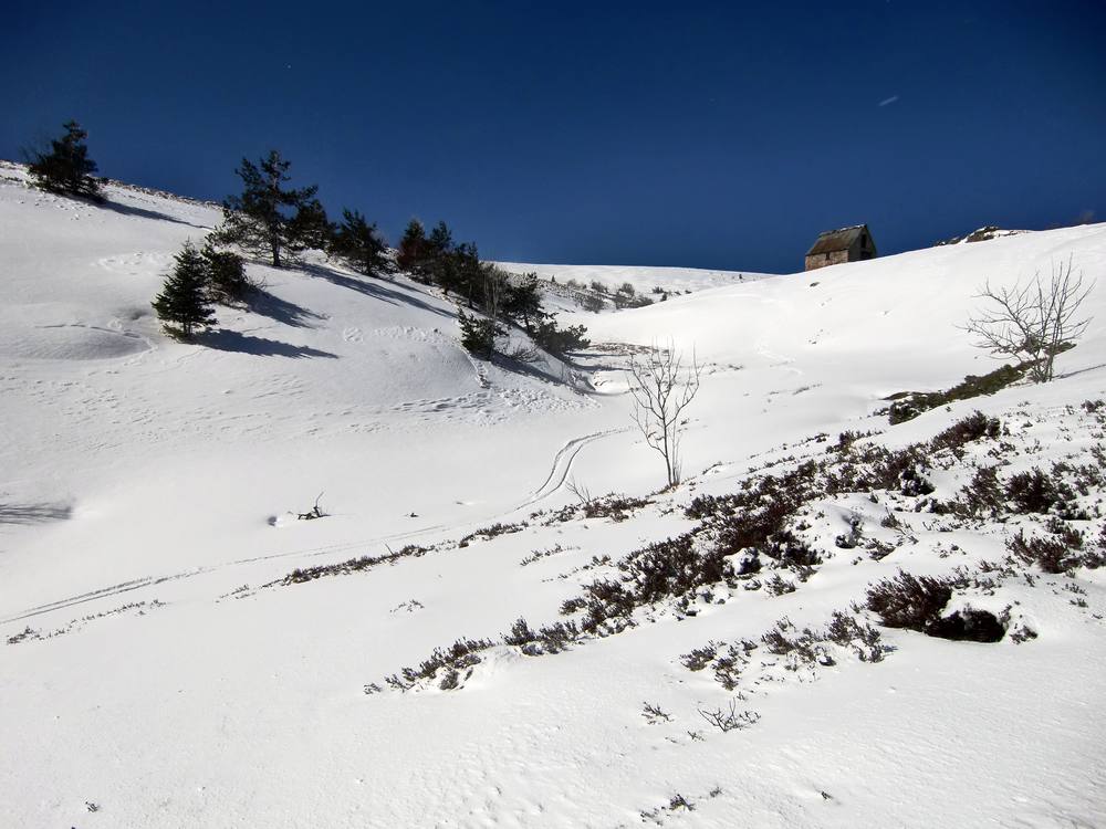 #4 belle descente. : Goulet en dessous des jasseries du fossat, versant N/E de Monthiallier.enneigement déficitaire. belle descente. : Goulet en dessous des jasseries du fossat, versant N/E de Monthiallier.enneigement déficitaire.