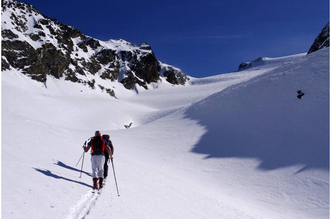 Glacier du Grand : Sylvain et Pierre à l'attaque du glacier du Grand. 10 cm de fraiche sur fond dur... un plaisir de trace.