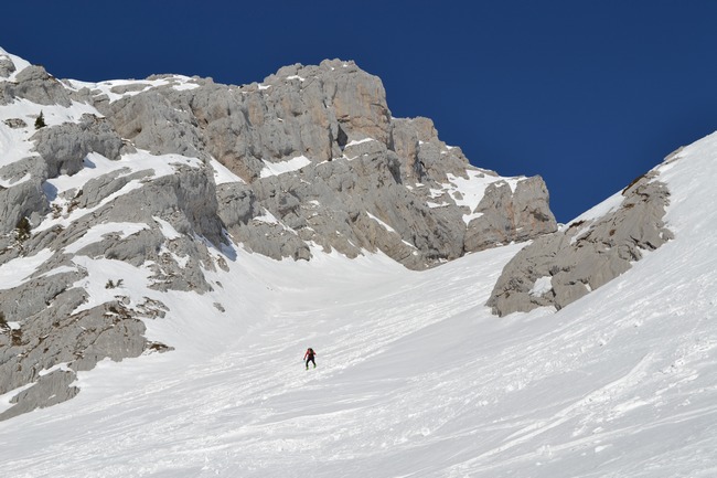 #1 Col du Rasoir (1) : Dans la première grande pente, sous les contreforts du Jallouvre Col du Rasoir (1) : Dans la première grande pente, sous les contreforts du Jallouvre