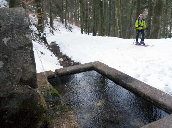 #1 Glou glou : Pas un regard pour l Glou glou : Pas un regard pour l'eau, c'est pas l'heure de l'apéro!
