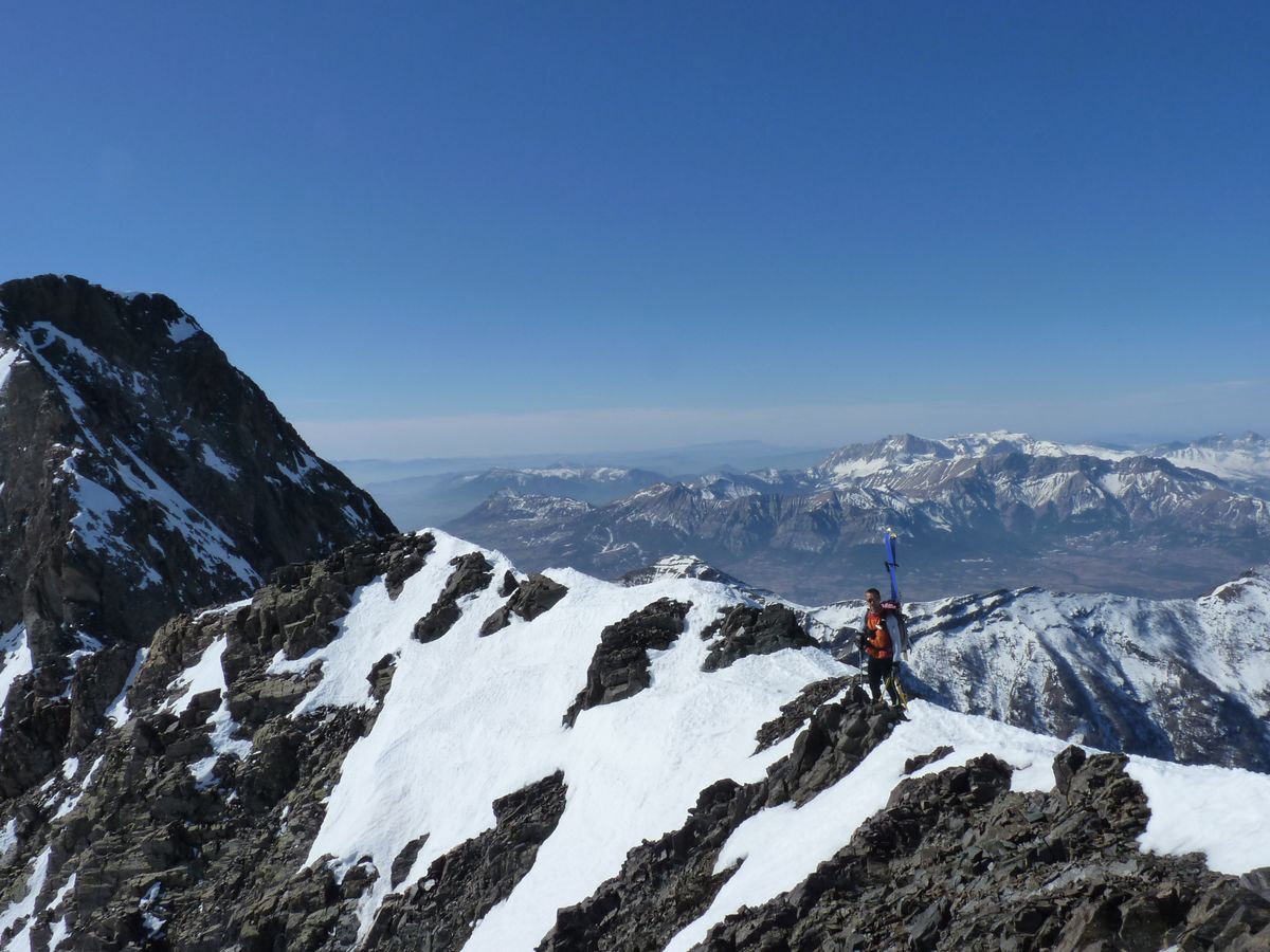 #7 Sur le fil de l Sur le fil de l'arête : Un pied sur Champoléon et un sur Molines et Chaillol à gauche