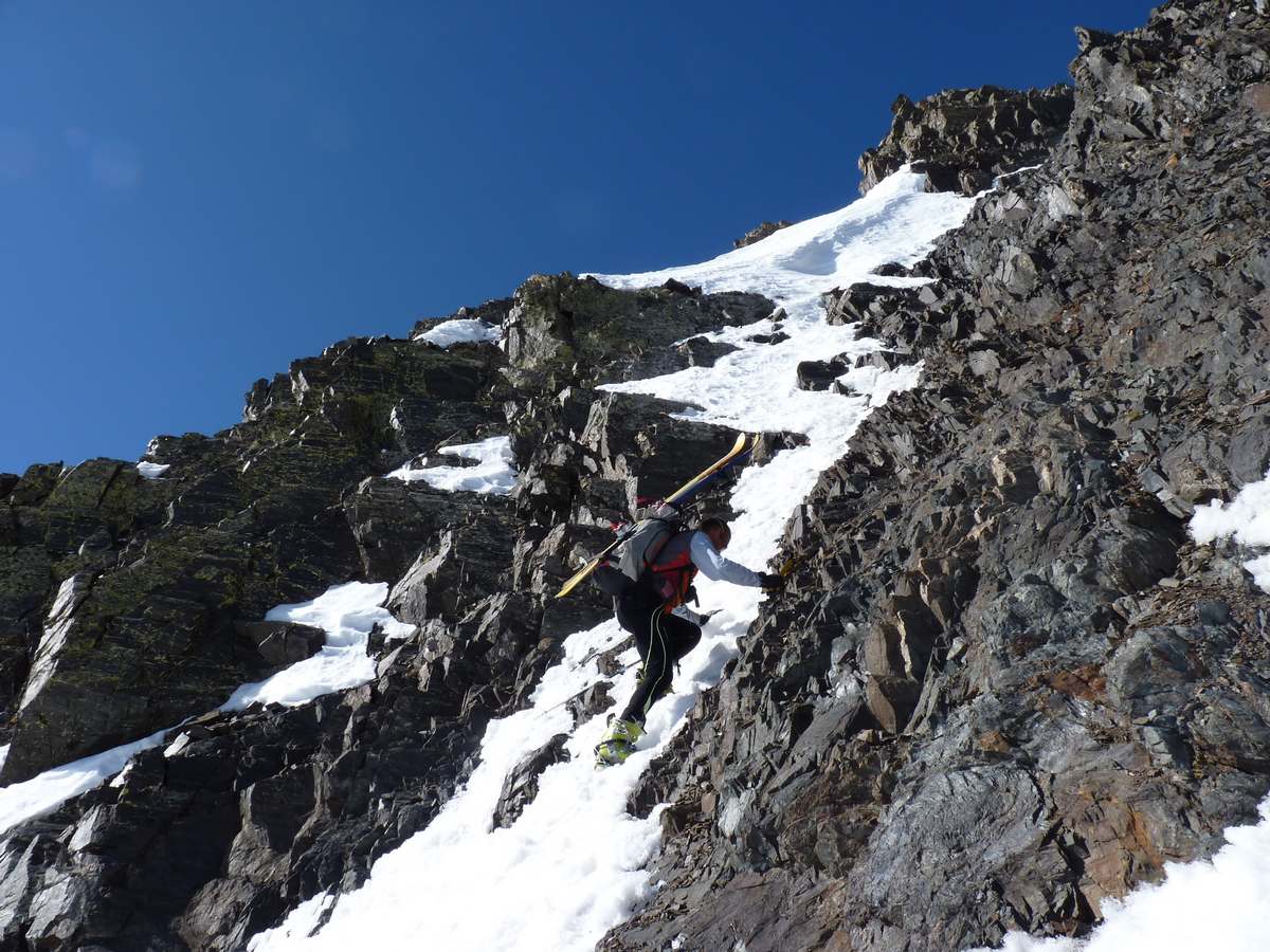 #8 Désescalade en mixte sur 50 m : Délité le rocher Désescalade en mixte sur 50 m : Délité le rocher