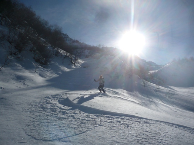 #4 Bas de la face : Bonne neige dans les couloirs lissés par les coulées de lourde Bas de la face : Bonne neige dans les couloirs lissés par les coulées de lourde