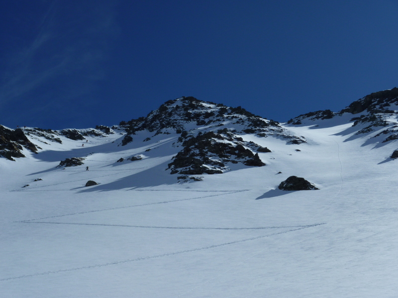 #6 Couloir pour monter aux rochers du Vallorin. Trace à la montée, mais vierge à la descente ;-) Couloir pour monter aux rochers du Vallorin. Trace à la montée, mais vierge à la descente ;-)