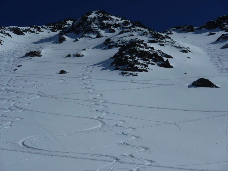 #9 Mes traces à la descente, neige légère, 15-20 cm de poudre. Mes traces à la descente, neige légère, 15-20 cm de poudre.