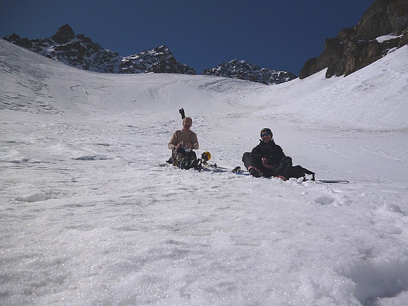#8 sur la moraine : y sur la moraine : y'en a toujours un pour faire le zouave !