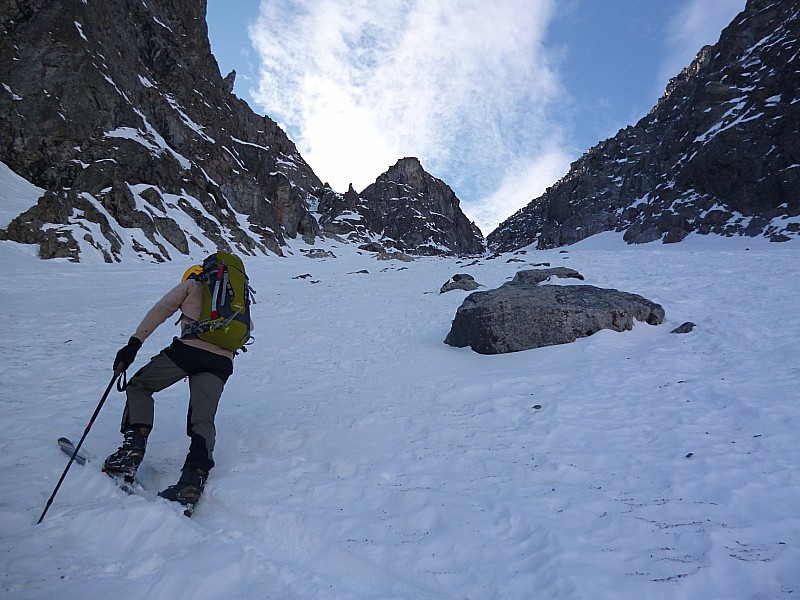 #7 dans le bas du couloir : 2 pas en avant, un en arrière.... peut mieux faire pour la neige ! dans le bas du couloir : 2 pas en avant, un en arrière.... peut mieux faire pour la neige !