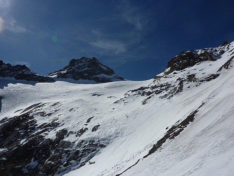 #4 pic gardiner au fond : traversée pour rejoindre le glacier de séguret foran pic gardiner au fond : traversée pour rejoindre le glacier de séguret foran