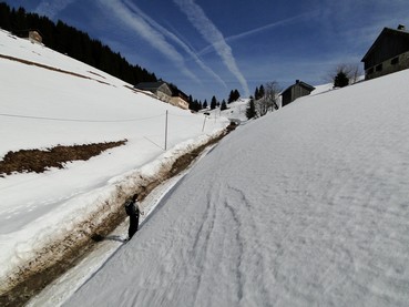 #2 accès : monté au refuge de Cenise qui est fermé. accès : monté au refuge de Cenise qui est fermé.
