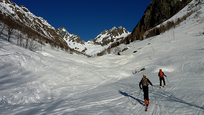 #1 puy 1 : combe des Roches, au fond le col du Gleyzin puy 1 : combe des Roches, au fond le col du Gleyzin