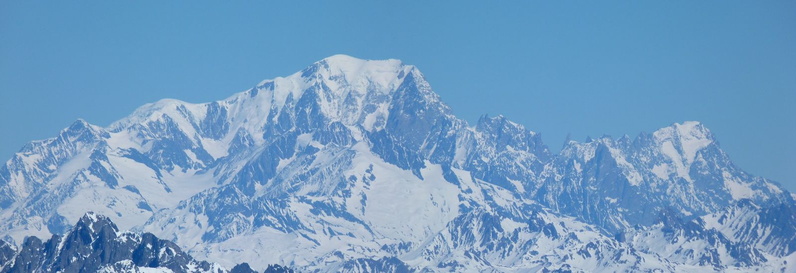 Massif lointain : Tout le Mt Blanc vu du sud