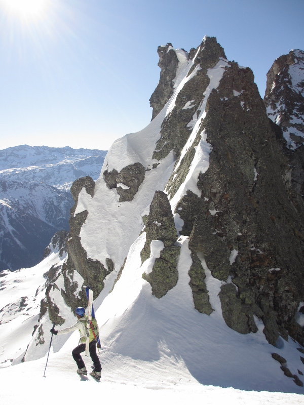 #4 Arrivé au col 2512m : On retrouve le soleil avec plaisir. Arrivé au col 2512m : On retrouve le soleil avec plaisir.