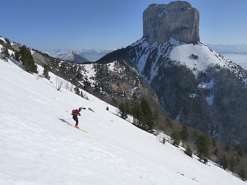 #7 Pentes sous le couloir : du bon ski sous l Pentes sous le couloir : du bon ski sous l'oeil du Mont Aiguille
