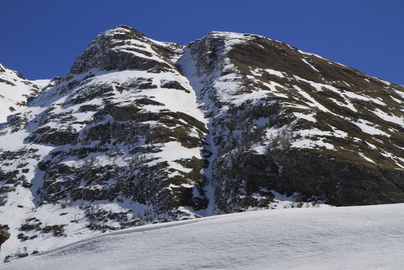 #13 Couloir de la fenêtre : ça manque un peu de neige. De toute façon, je n Couloir de la fenêtre : ça manque un peu de neige. De toute façon, je n'y serait pas allé!!