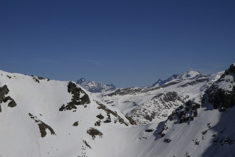 #11 col de la fourche : en arrière plan, le Grand Paradis, un petit bout du Cervin et la Grivolla. (merci Toz) col de la fourche : en arrière plan, le Grand Paradis, un petit bout du Cervin et la Grivolla. (merci Toz)