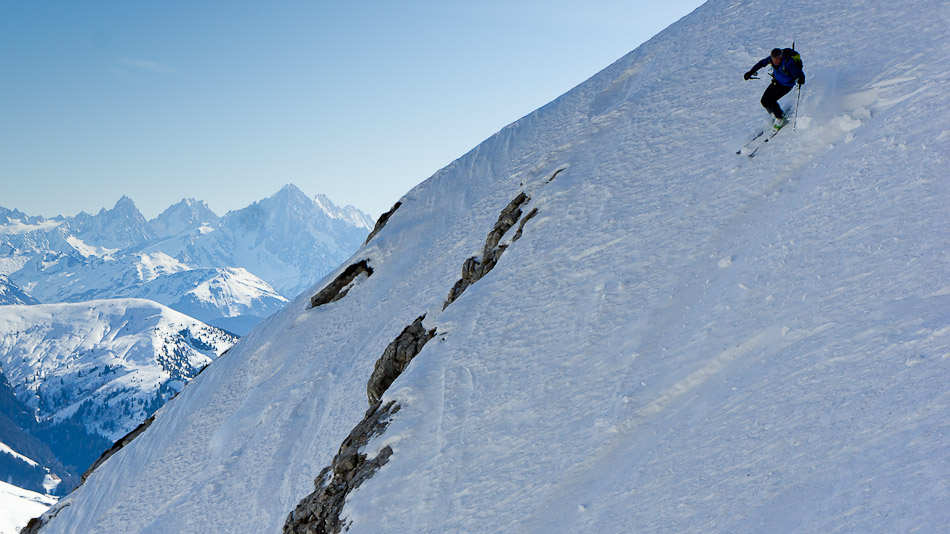 #3 Belle pente : avec le Col des Aravis au pied Belle pente : avec le Col des Aravis au pied