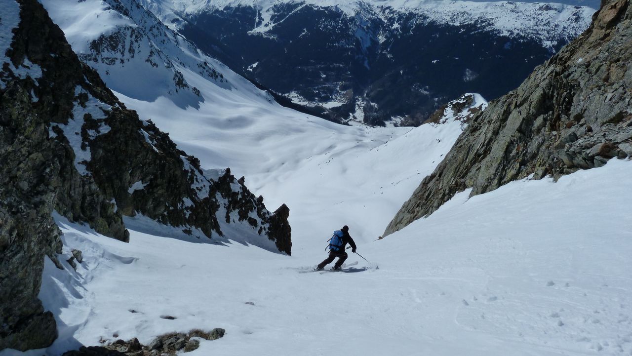 #11 Passage de Tigneu : Couloir ouest moquette parfaite Passage de Tigneu : Couloir ouest moquette parfaite