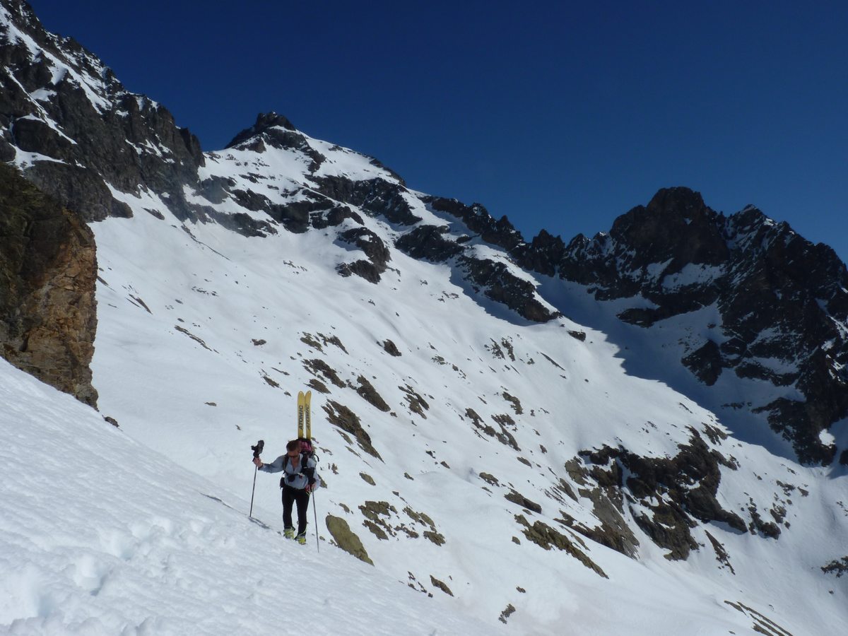 #12 Monter au pas de l Monter au pas de l'Olan : A pieds la neige porte bien avec la cime du Vallon derrière