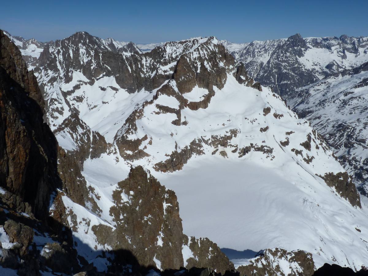 #6 Petite vue derrière : L Petite vue derrière : L'aiguille de l'Olan Le glacier des Selettes