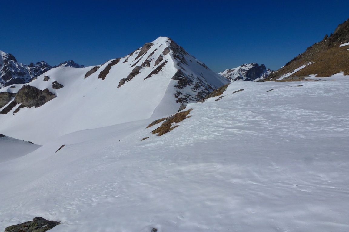 #13 Roc du Blanchon (2747 m) : Juste avant de basculer en versant N. Roc du Blanchon (2747 m) : Juste avant de basculer en versant N.