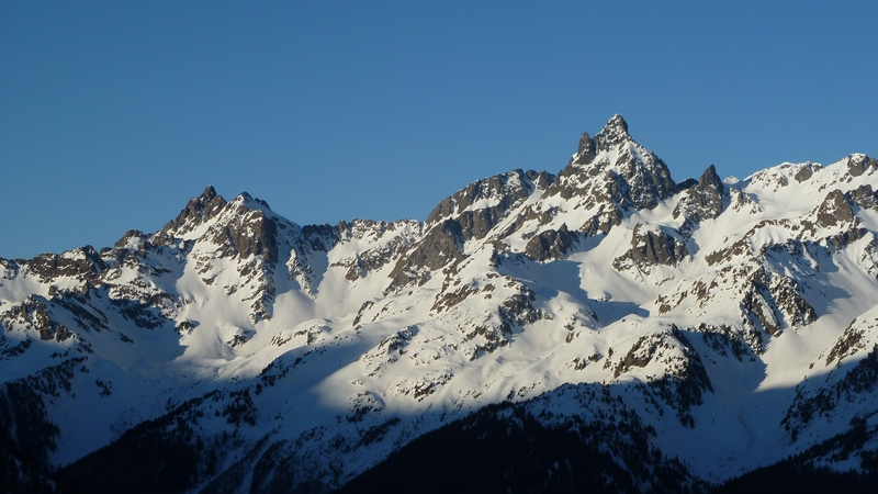 #1 Tour des 7 laux : Lever de soleil sur Belledonne Est. Tour des 7 laux : Lever de soleil sur Belledonne Est.
