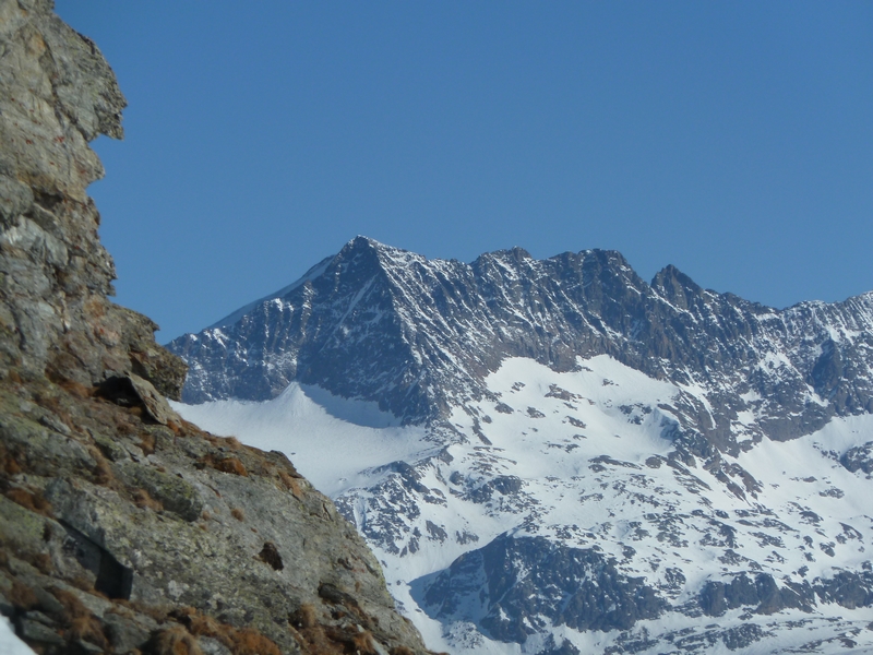 Tour des  7 laux : Un enneigement digne du mois de septembre sur les hauts sommets des Rousses.