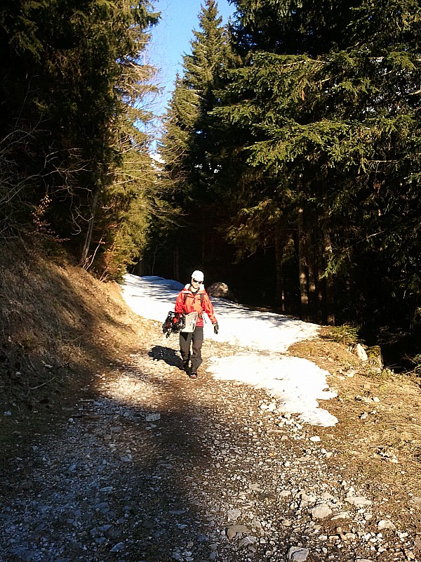 #12 NW Etale : Encore un peu de neige sur le sentier... NW Etale : Encore un peu de neige sur le sentier...