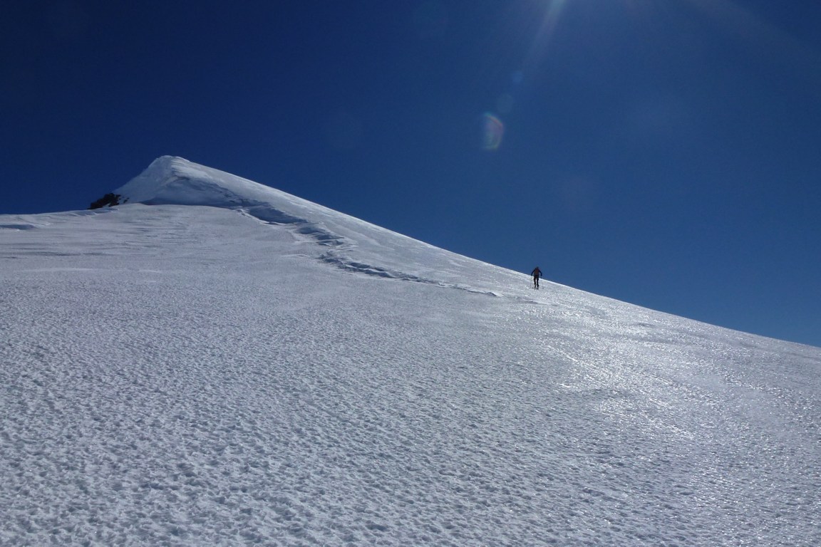 #3 Sur une neige gelée : Jean-Louis dans la pente finale. Sur une neige gelée : Jean-Louis dans la pente finale.