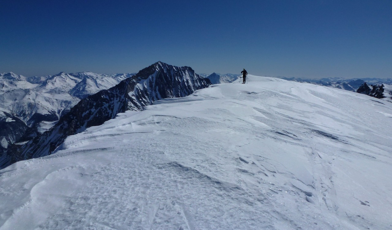 #4 Dôme de l Dôme de l'Arpont (3599 m) : Au sommet avec la Parrachée toute proche.