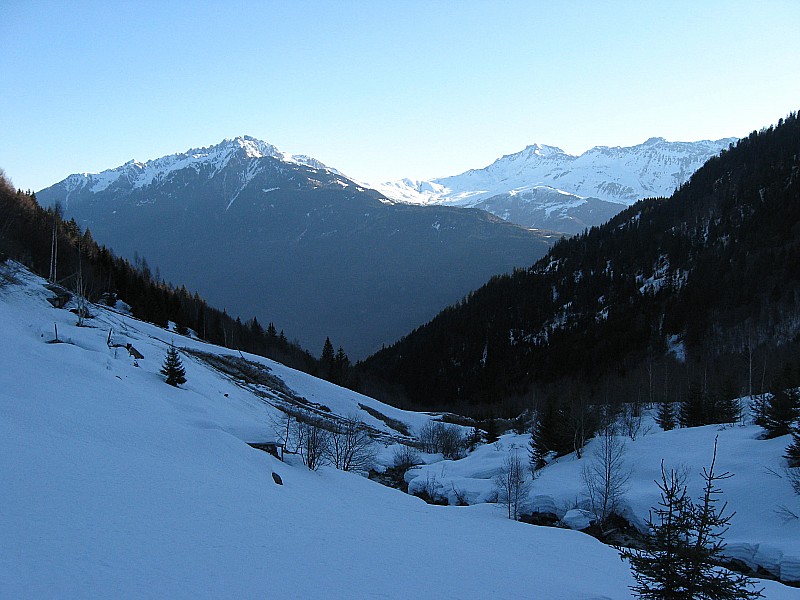 #1 La Lescherette : les chalets sont tous recouverts de neige La Lescherette : les chalets sont tous recouverts de neige
