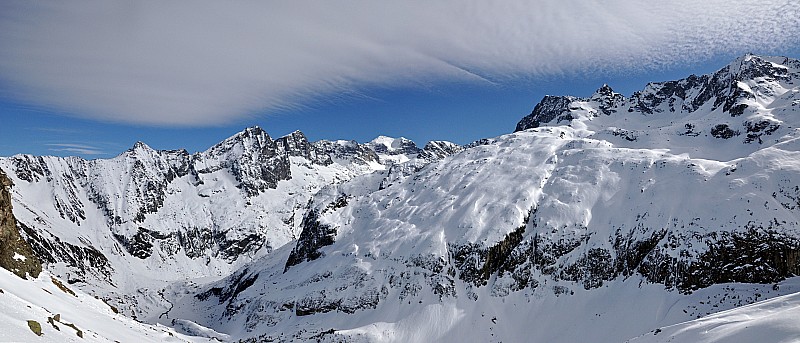 #2 Panorama : Depuis 2400m sous le Troucet de Courte. De gauche à droite : Cap des Hounts-Secs (hors cadre), Petit et Grand Quayrat, Lézat, Point Royo, Perdiguère, Portillon d Panorama : Depuis 2400m sous le Troucet de Courte. De gauche à droite : Cap des Hounts-Secs (hors cadre), Petit et Grand Quayrat, Lézat, Point Royo, Perdiguère, Portillon d'Oô, Pic des Spijeoles, Pic Belloc, Pic Marcel Spont