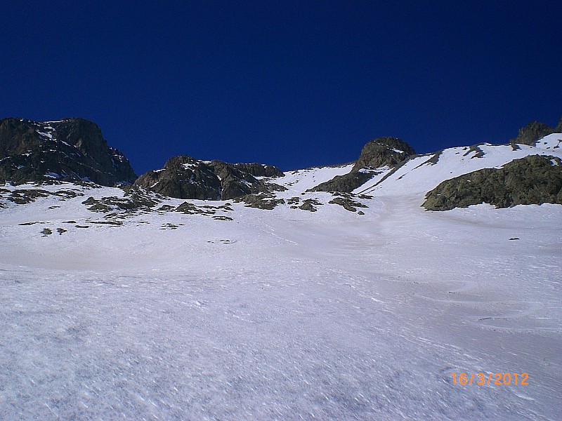 Pic de Séguret : Bonne neige de printemps dans le versant Est.